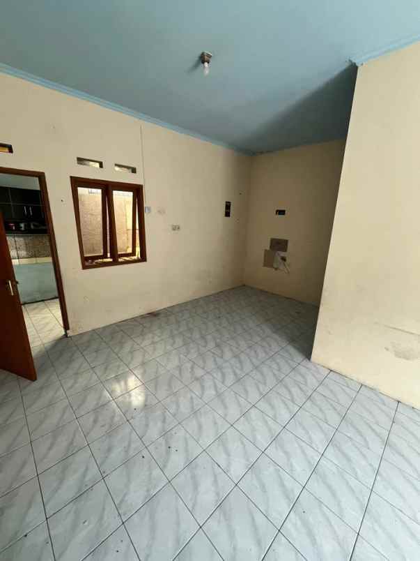 dijual rumah komplek girimekar permai