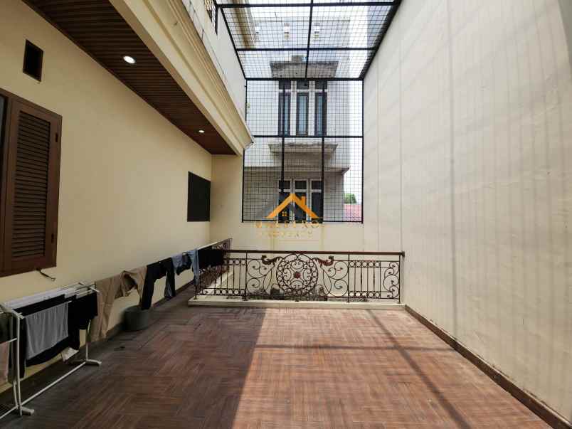 dijual rumah komplek griya riatur jalan