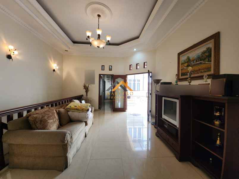 dijual rumah komplek griya riatur jalan