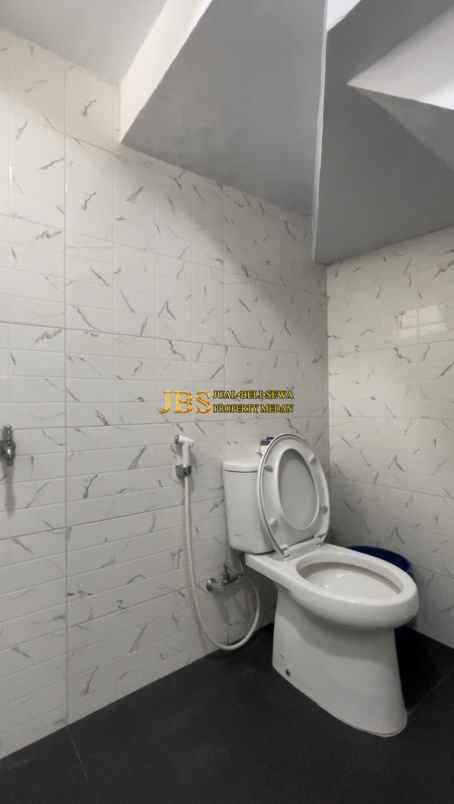 dijual rumah komplek icon estate jalan