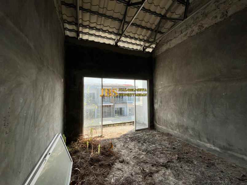 dijual rumah komplek lacoste paradise
