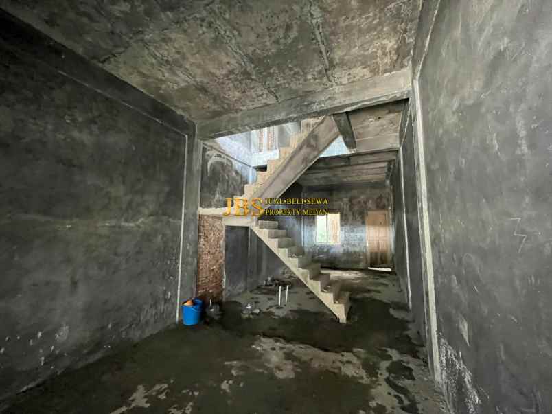 dijual rumah komplek lacoste paradise