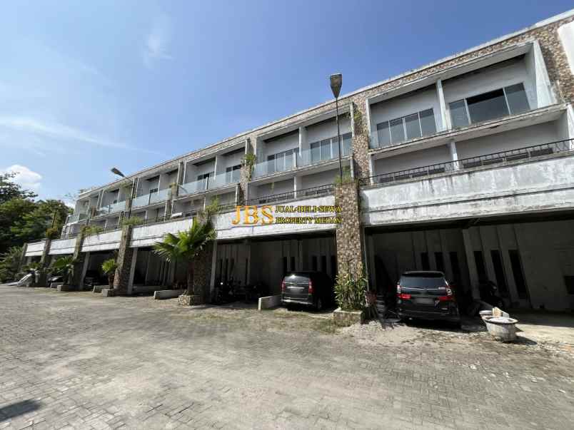 dijual rumah komplek lacoste paradise