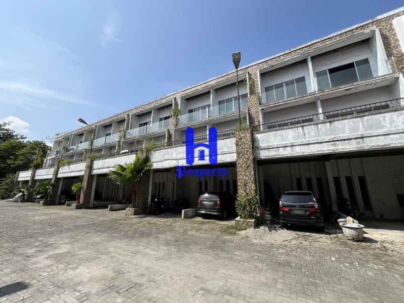 dijual rumah komplek lacoste paradise