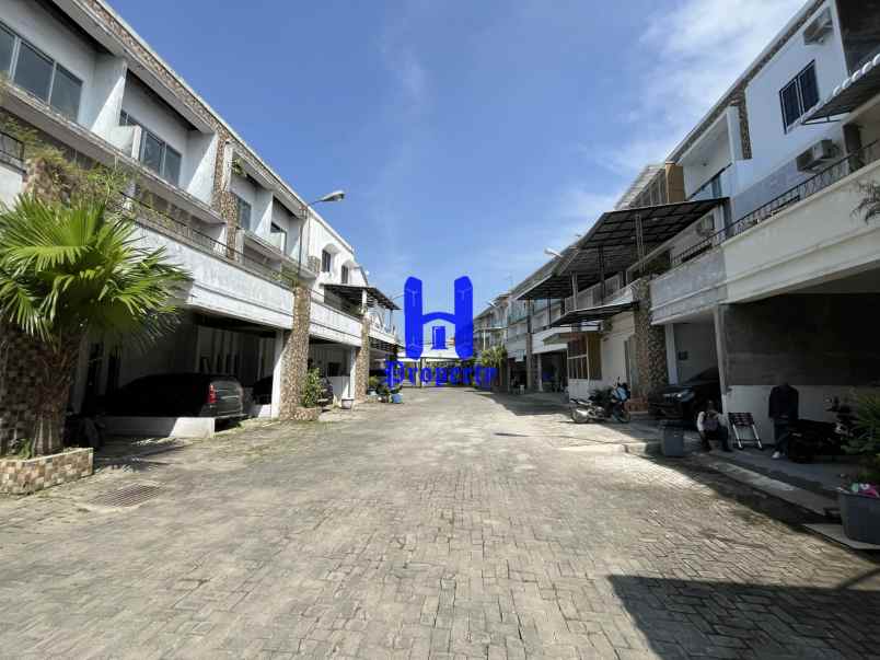 dijual rumah komplek lacoste paradise