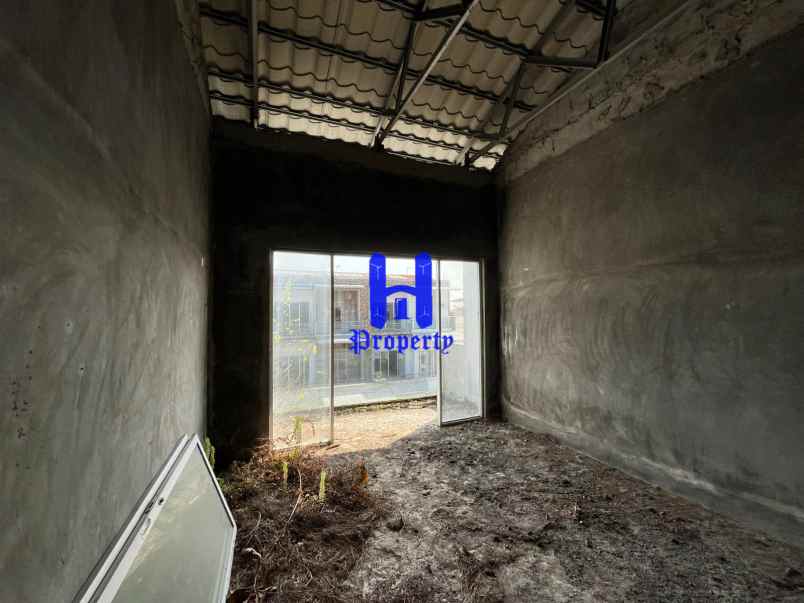 dijual rumah komplek lacoste paradise
