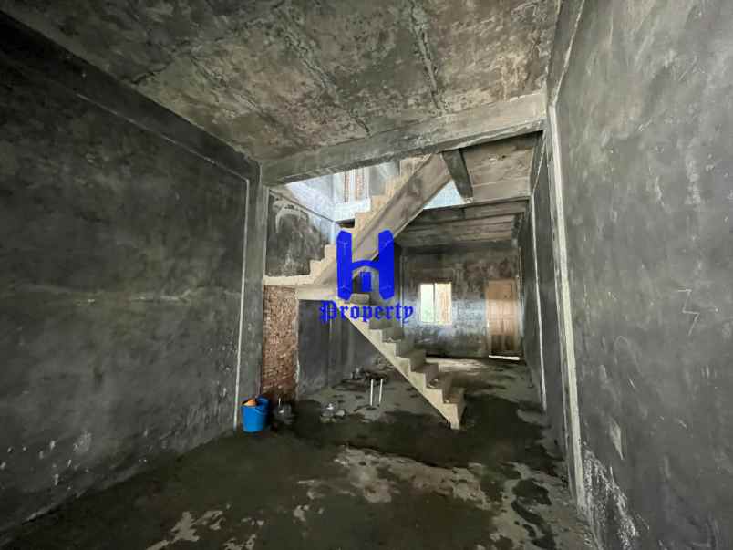 dijual rumah komplek lacoste paradise