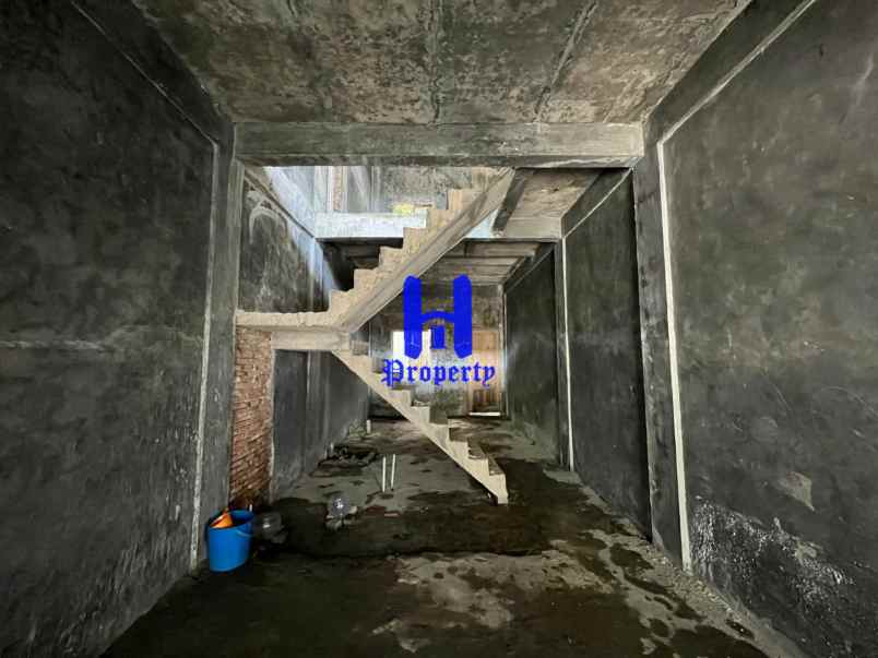 dijual rumah komplek lacoste paradise