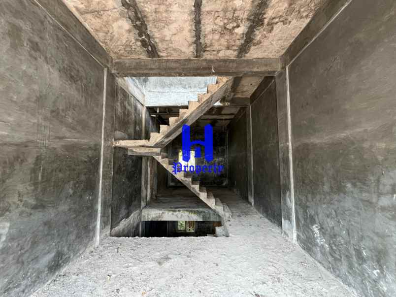 dijual rumah komplek lacoste paradise
