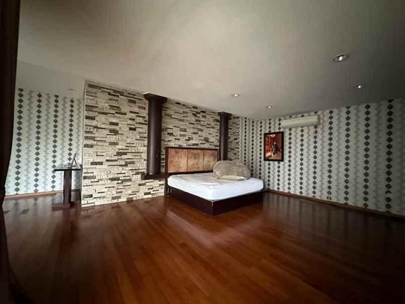 dijual rumah komplek m residence agung