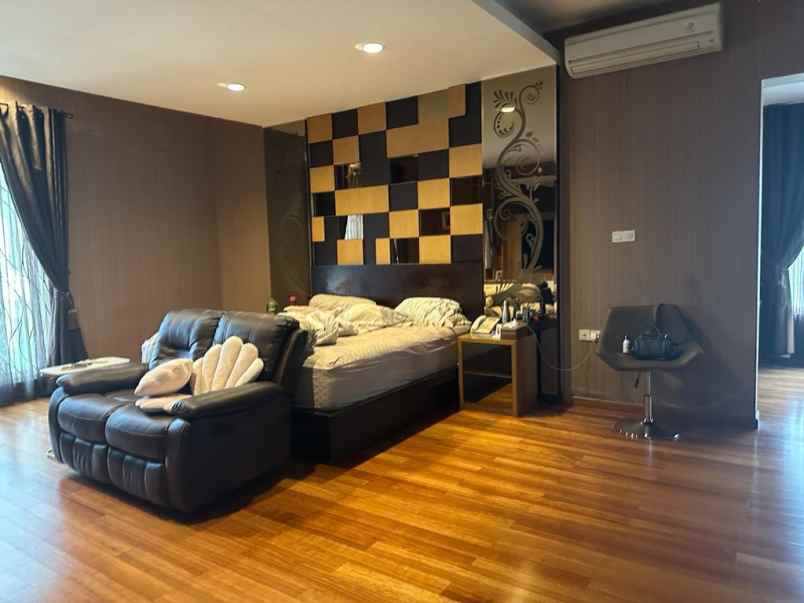 dijual rumah komplek m residence agung