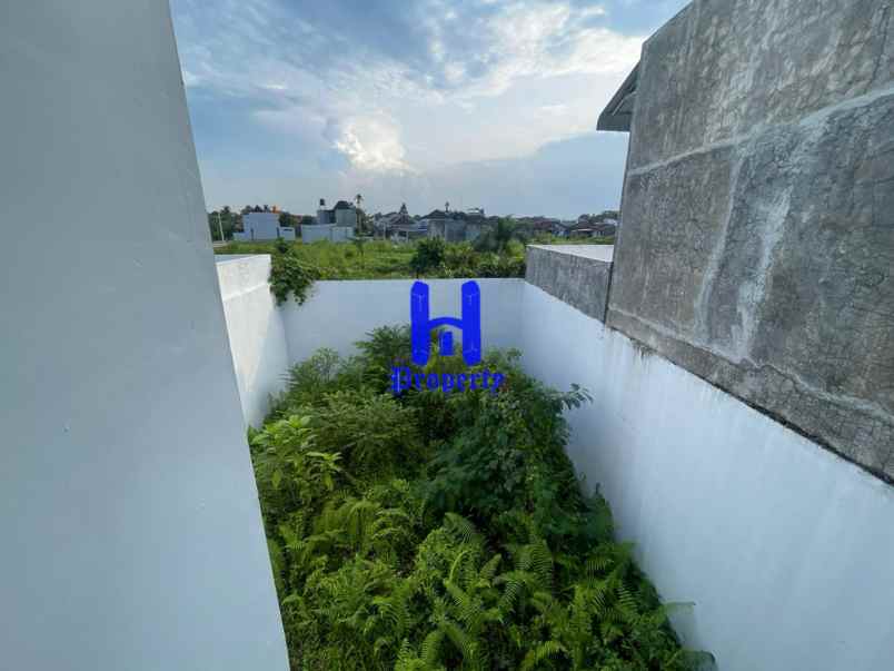 dijual rumah komplek mayfair residence