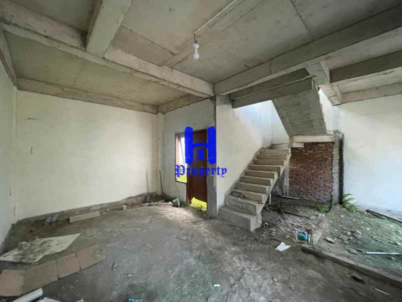 dijual rumah komplek mayfair residence