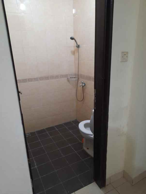 dijual rumah komplek pondok hijau