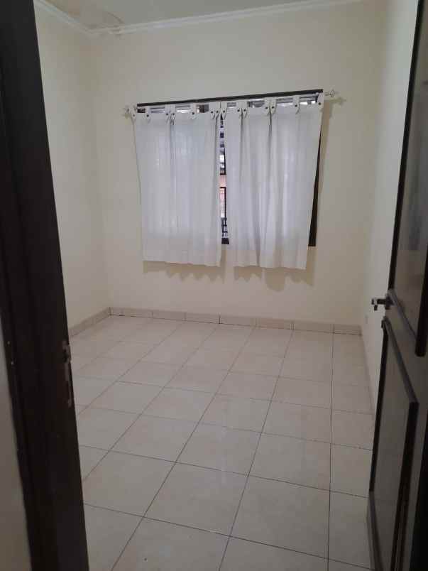 dijual rumah komplek pondok hijau