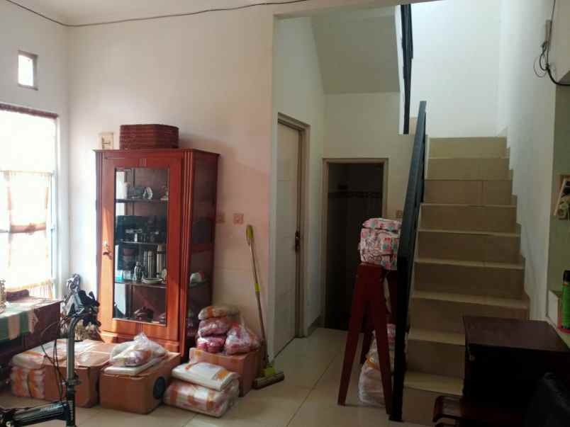 dijual rumah komplek sariwangi