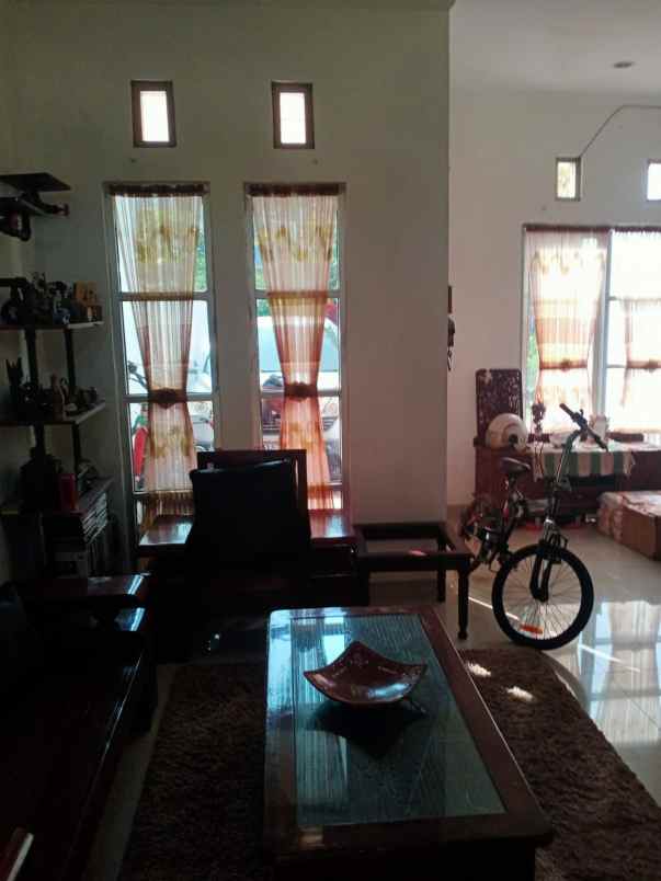 dijual rumah komplek sariwangi