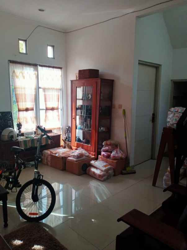 dijual rumah komplek sariwangi