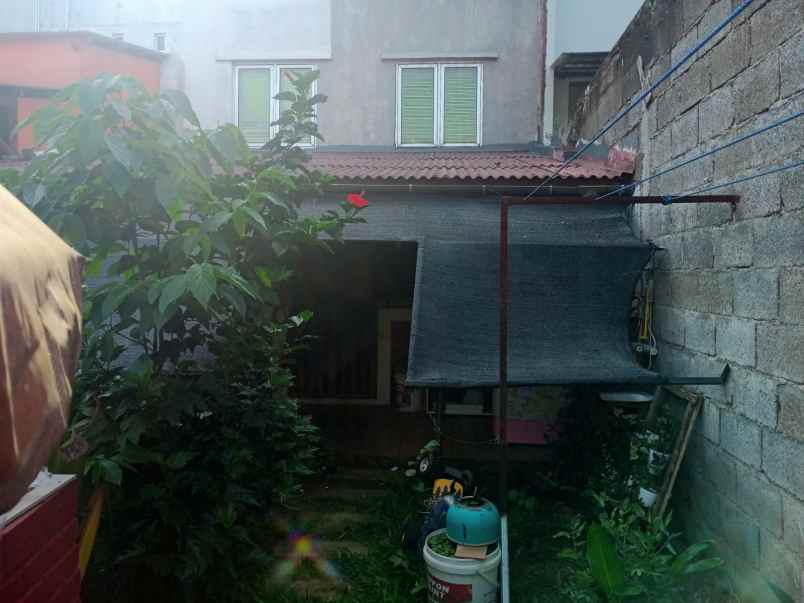 dijual rumah komplek sariwangi
