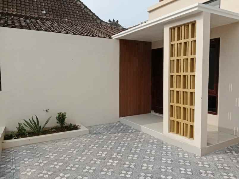 dijual rumah kujon