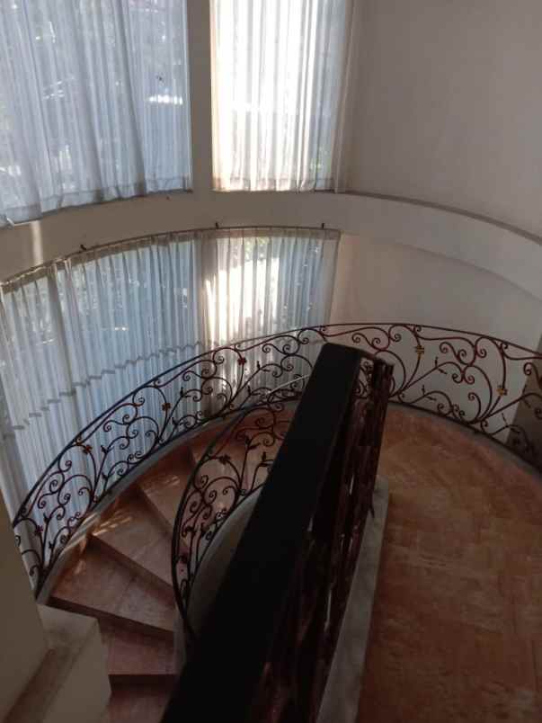 dijual rumah kutisari