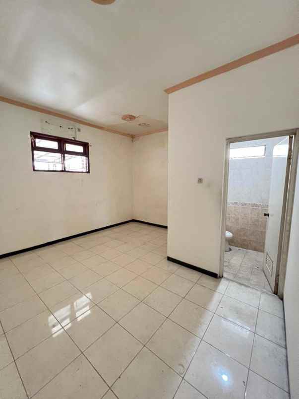 dijual rumah lebak indah regency