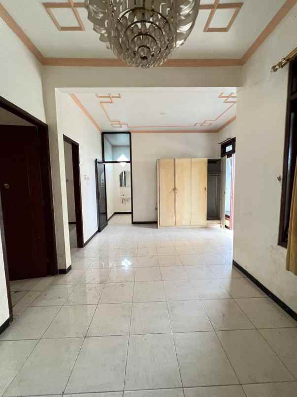 dijual rumah lebak indah regency