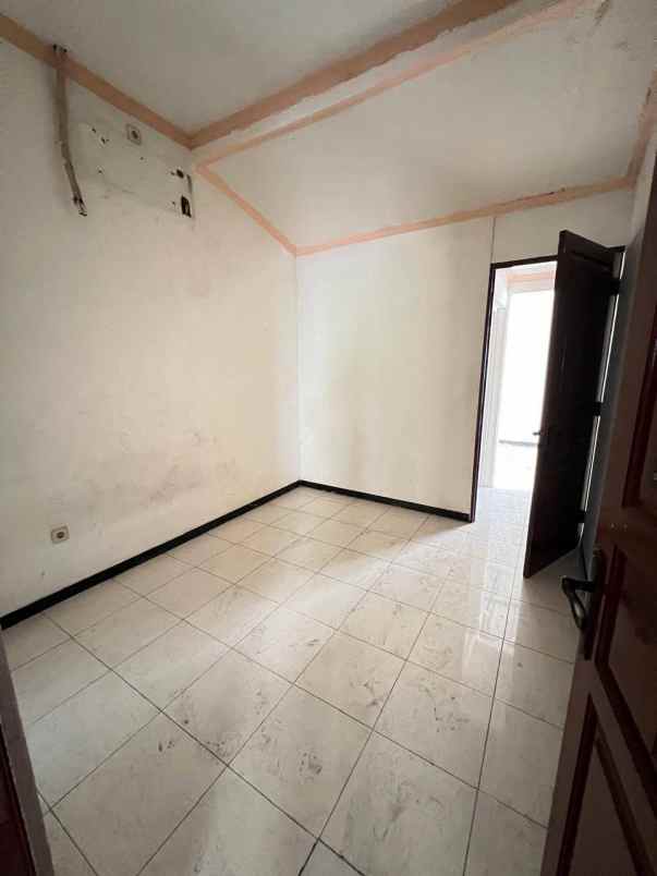 dijual rumah lebak indah regency