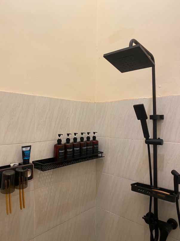 dijual rumah lokasi perumahan sukun semi furnish