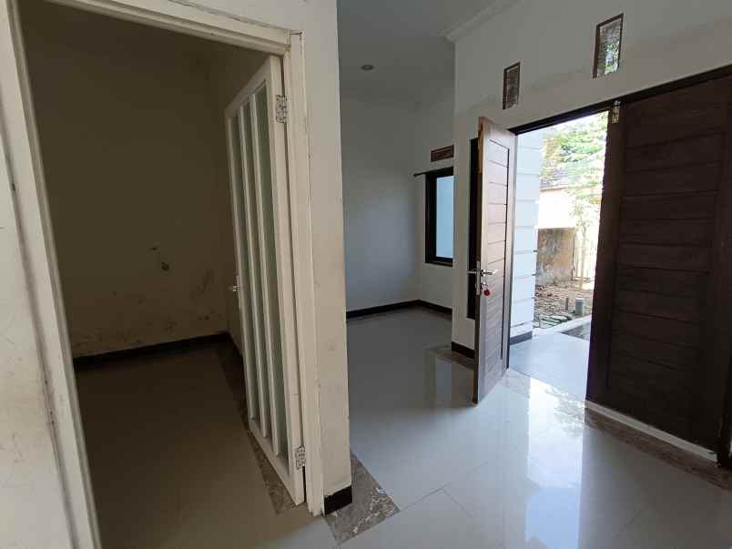 dijual rumah lokasi villa bukit tidar kota malang
