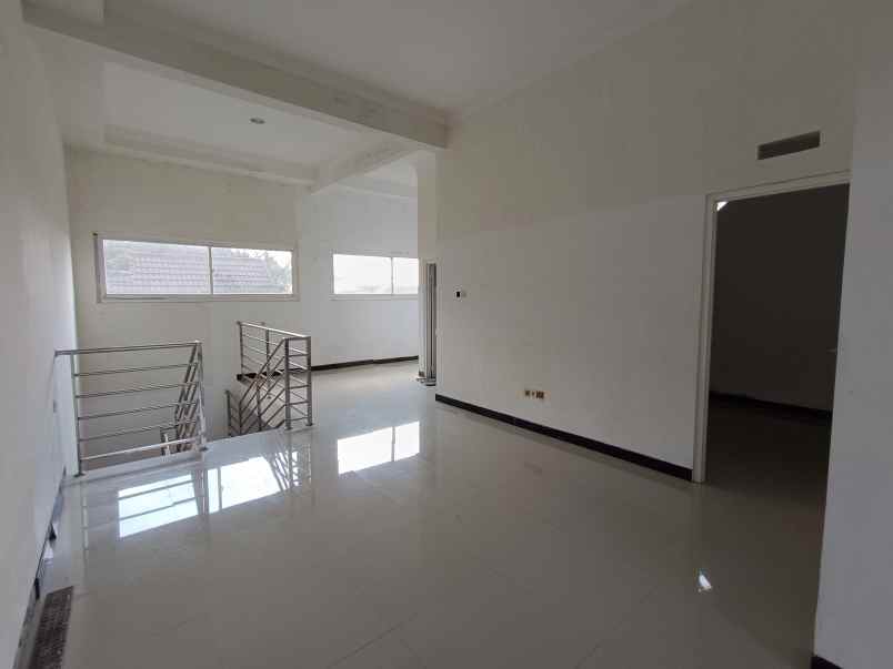 dijual rumah lokasi villa bukit tidar kota malang