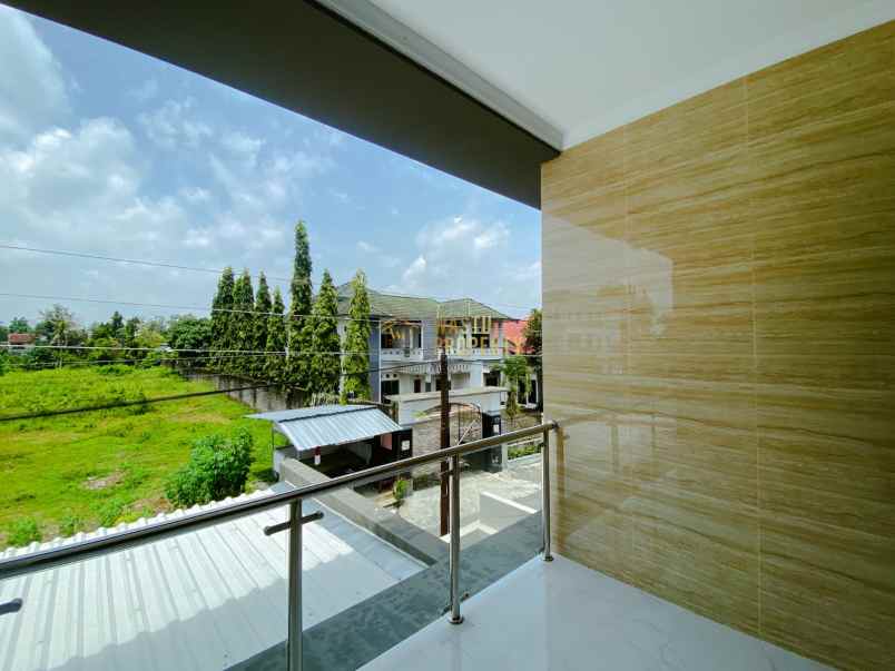 dijual rumah maguwoharjo kec depok kab