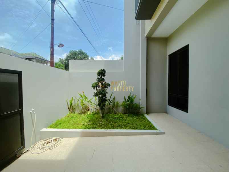 dijual rumah maguwoharjo kec depok kab