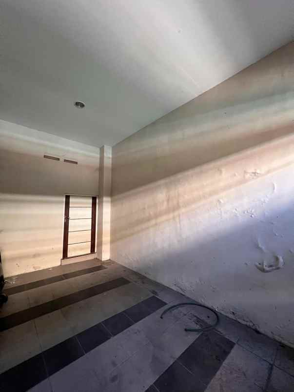 dijual rumah manukan