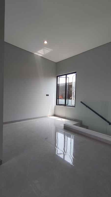 dijual rumah manyar jaya sukolilo surabaya