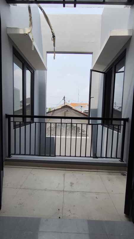 dijual rumah manyar jaya sukolilo surabaya
