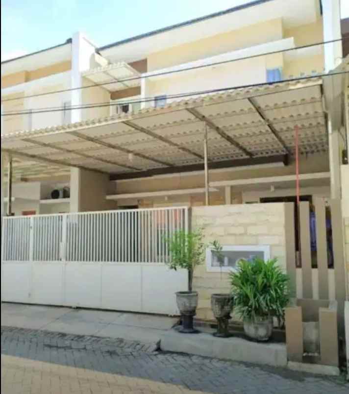 dijual rumah manyar tirtoyoso