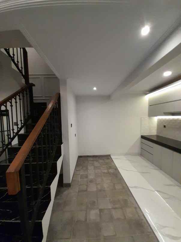 dijual rumah moh kahfi 1 jagakarsa