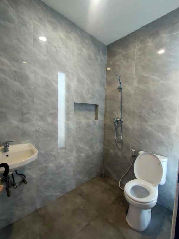 dijual rumah mulyosari