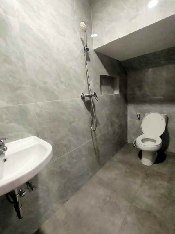 dijual rumah mulyosari