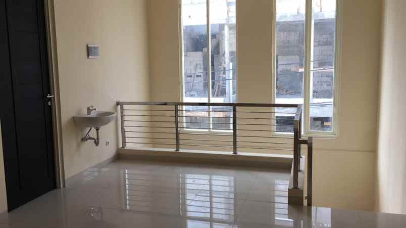 dijual rumah mulyosari baru