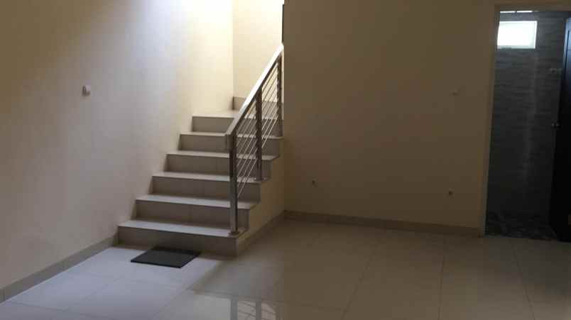 dijual rumah mulyosari baru