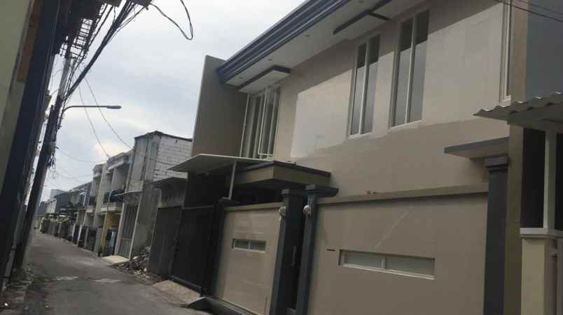 dijual rumah mulyosari baru
