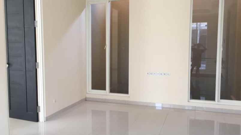 dijual rumah mulyosari baru