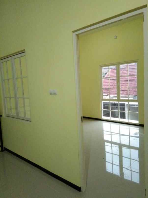 dijual rumah mulyosari baru