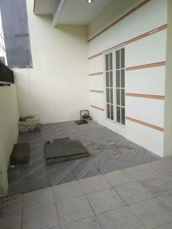 dijual rumah mulyosari baru