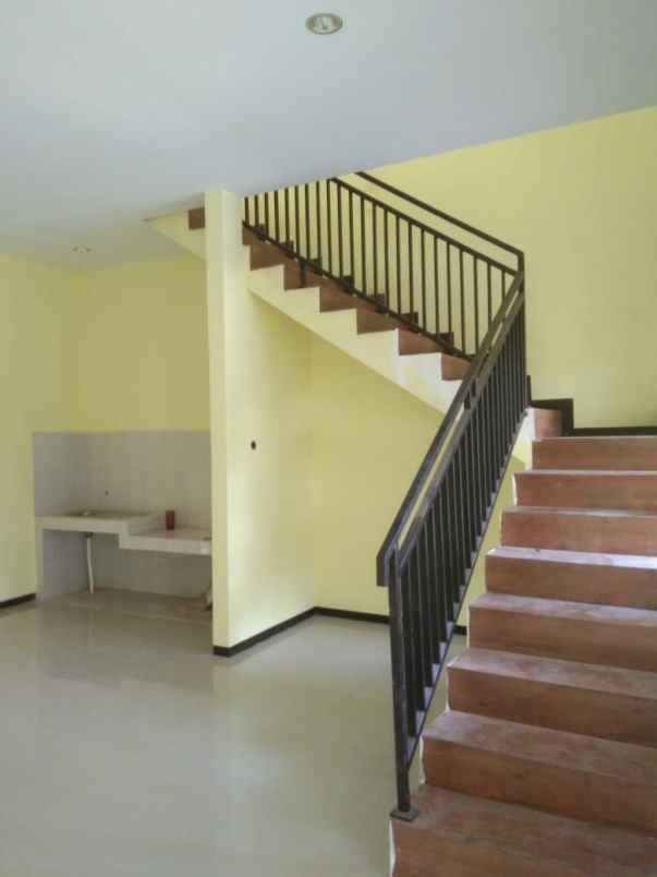 dijual rumah mulyosari baru