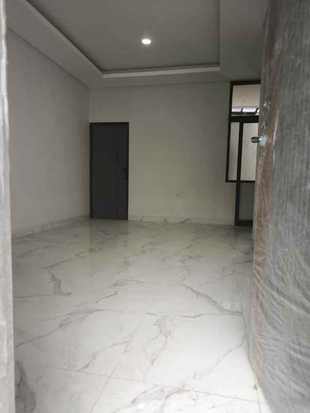 dijual rumah mulyosari utara