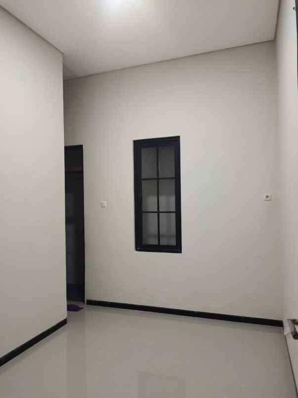 dijual rumah nirwana eksekutif