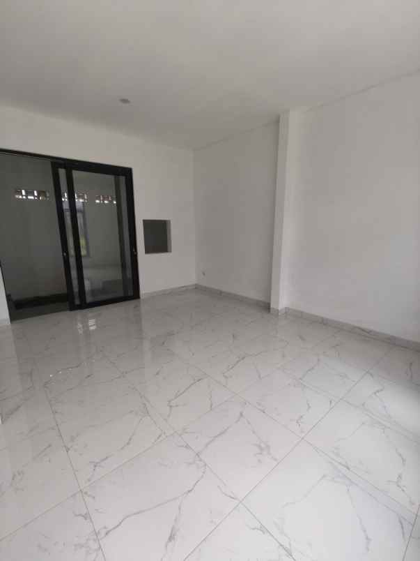 dijual rumah nuansa alam setiabudi